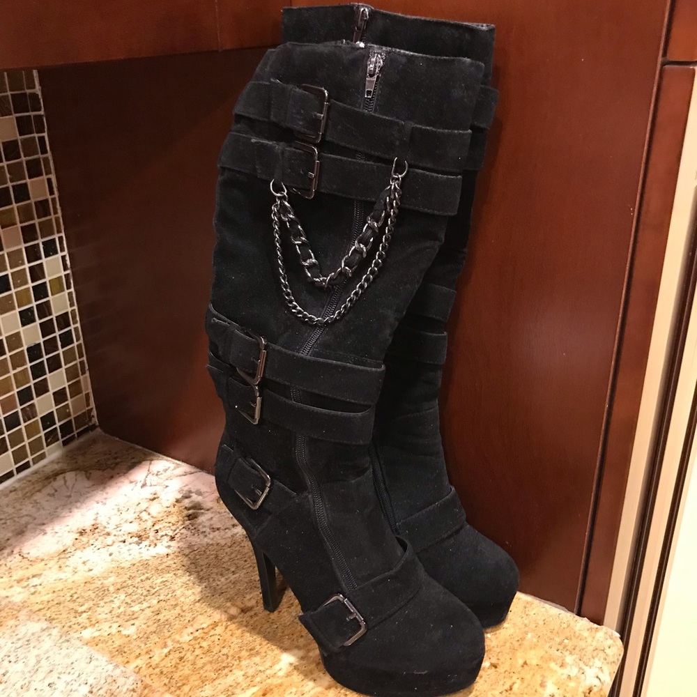 Belted & Chain Stiletto Suede Boot 👢 - Picture 4 of 8